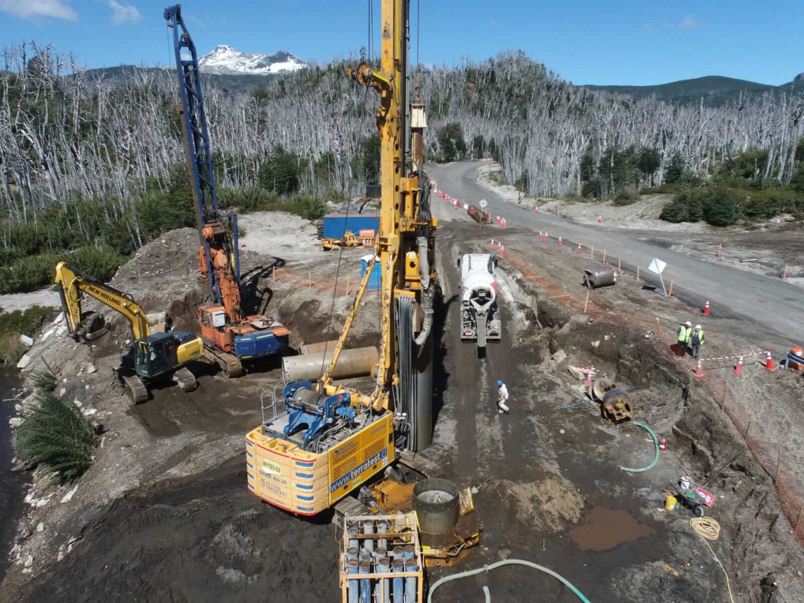 Trabajos en el cauce del Río El Gringo