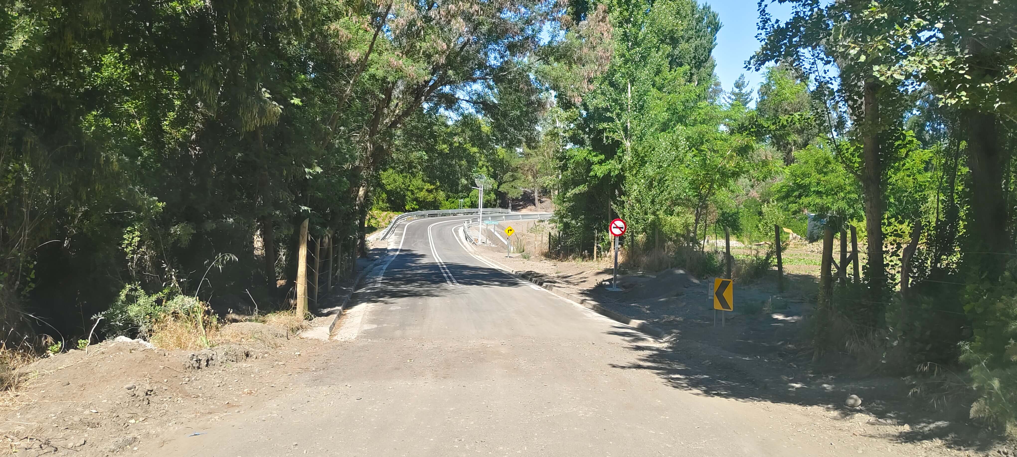Acceso vial al puente